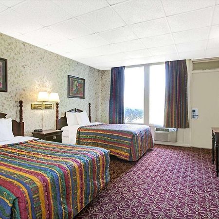 Days Inn By Wyndham Parsippany Extérieur photo