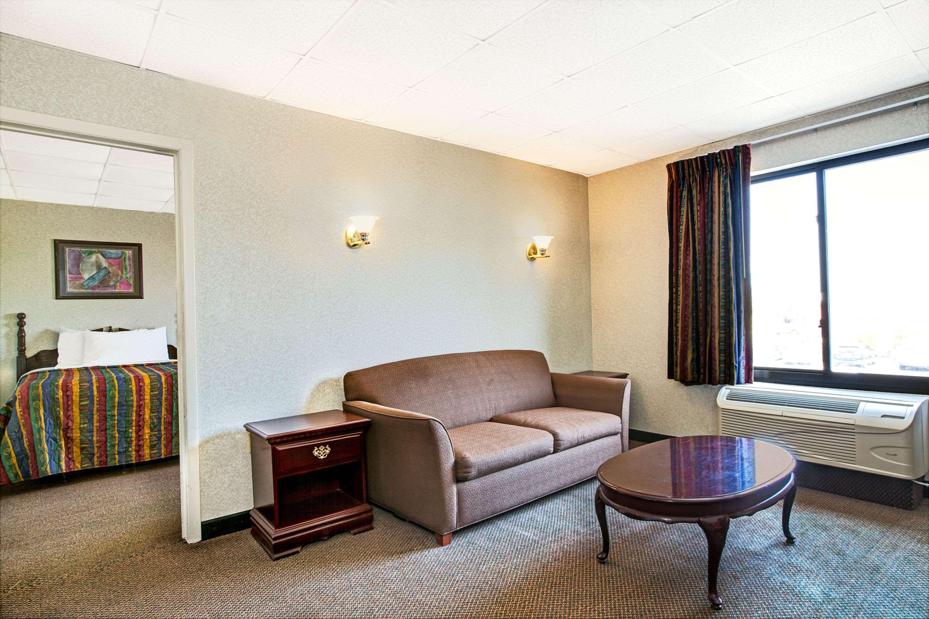 Days Inn By Wyndham Parsippany Extérieur photo
