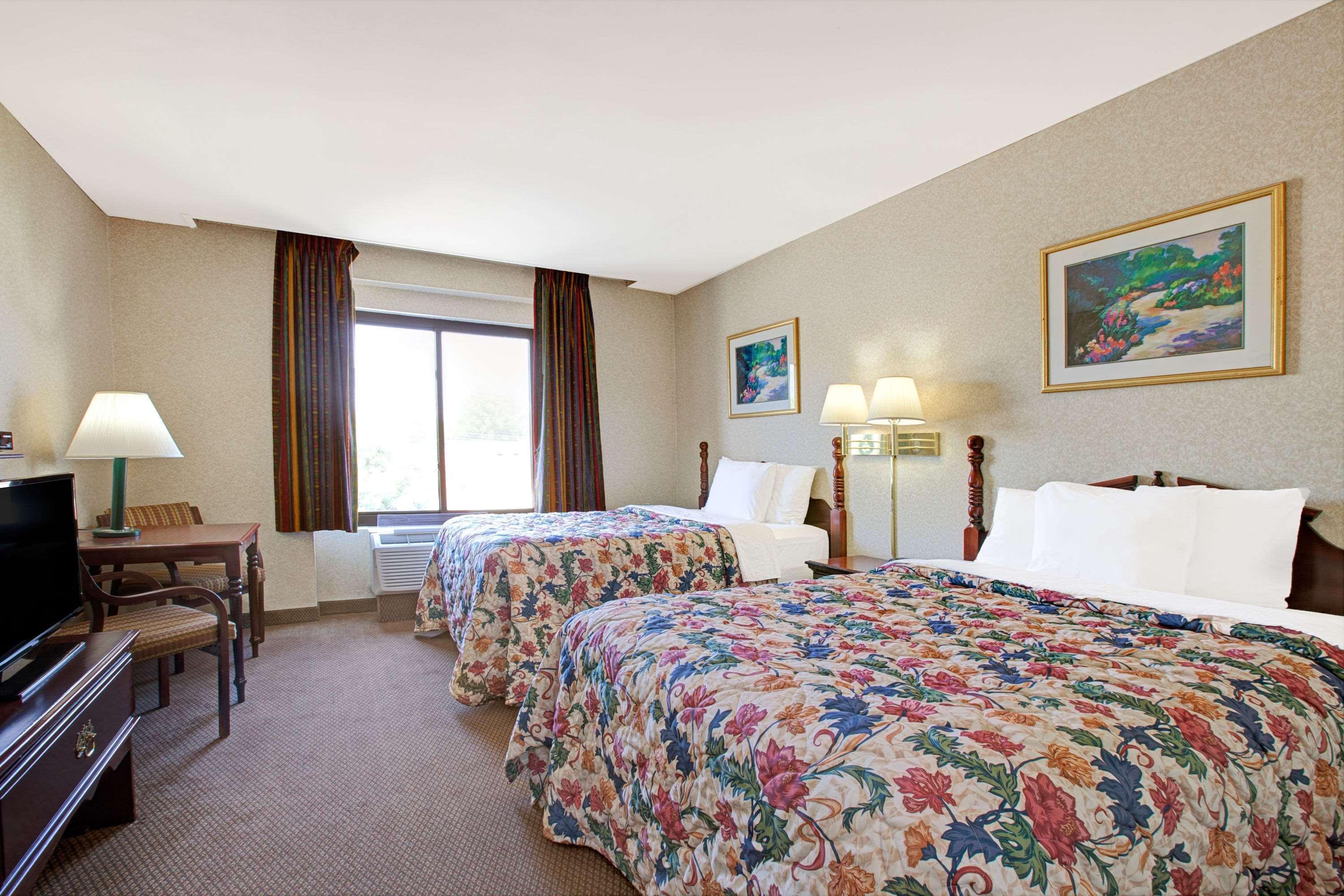 Days Inn By Wyndham Parsippany Extérieur photo
