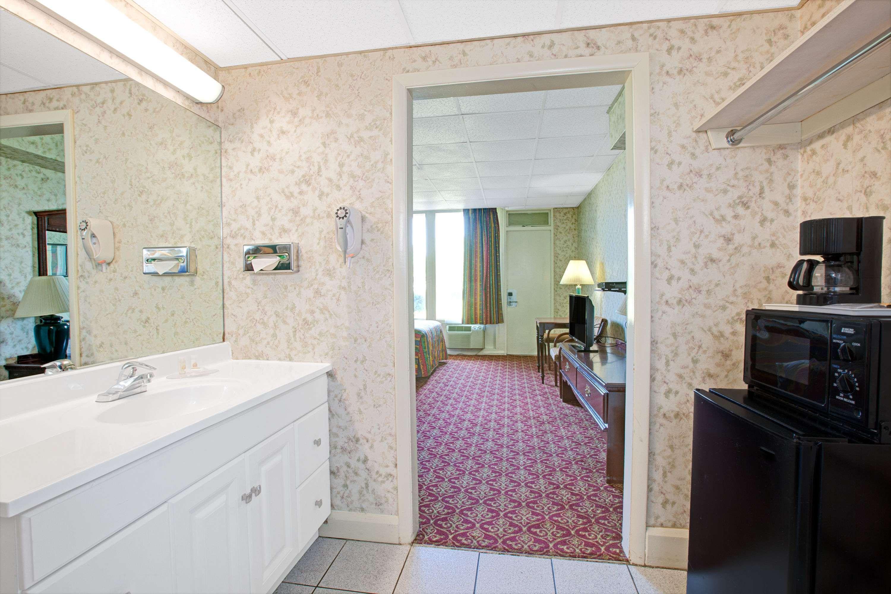 Days Inn By Wyndham Parsippany Extérieur photo