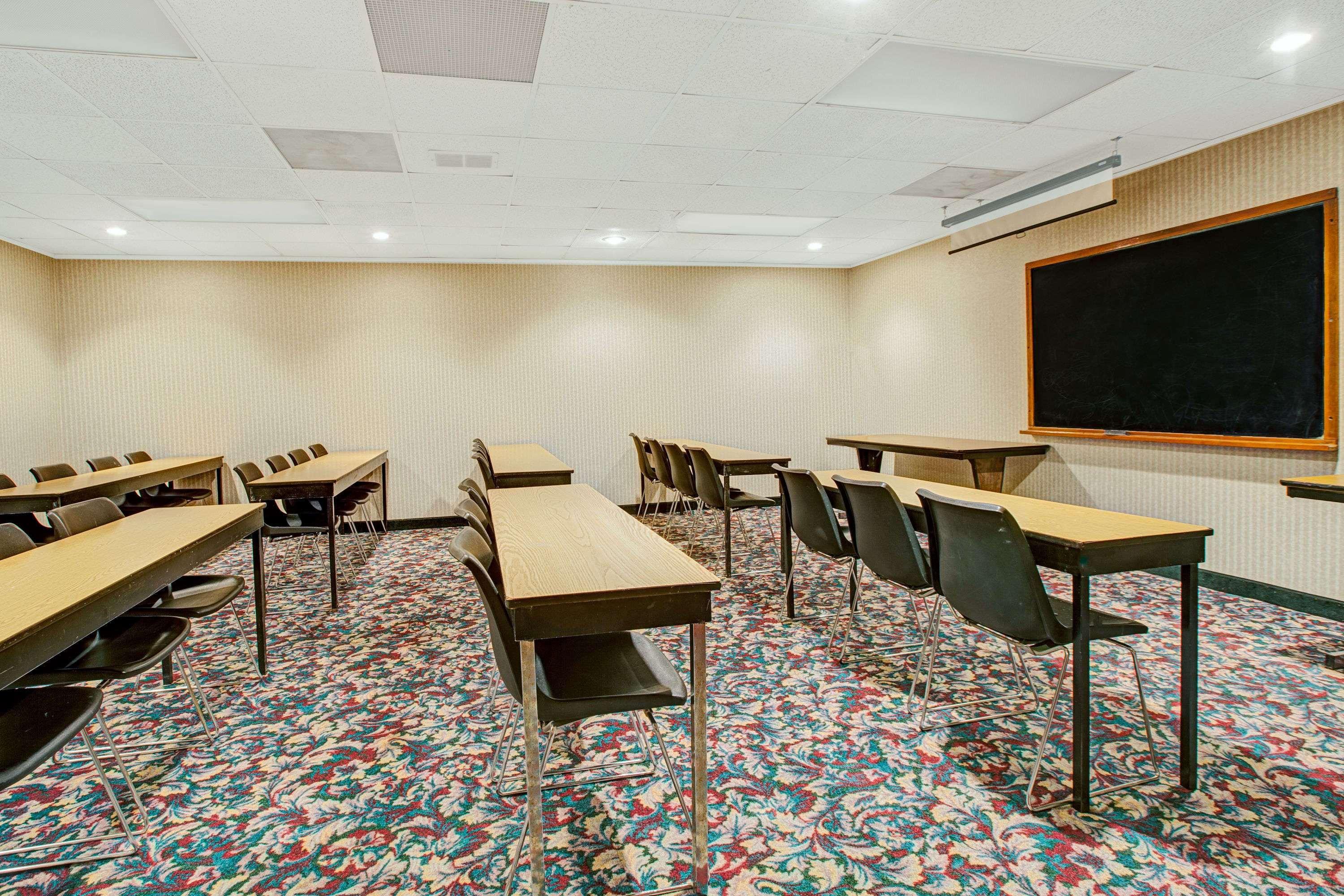 Days Inn By Wyndham Parsippany Extérieur photo