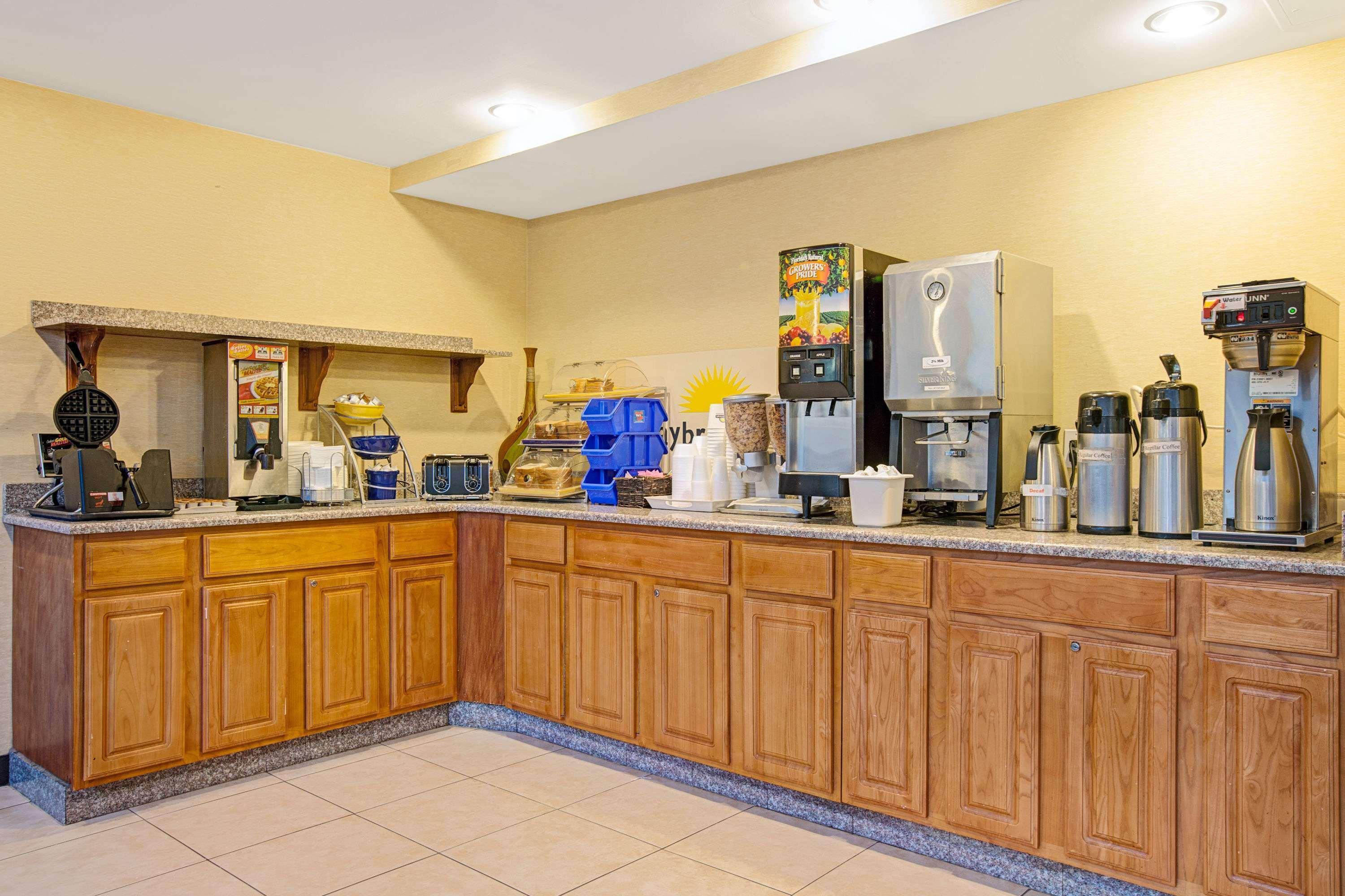 Days Inn By Wyndham Parsippany Extérieur photo