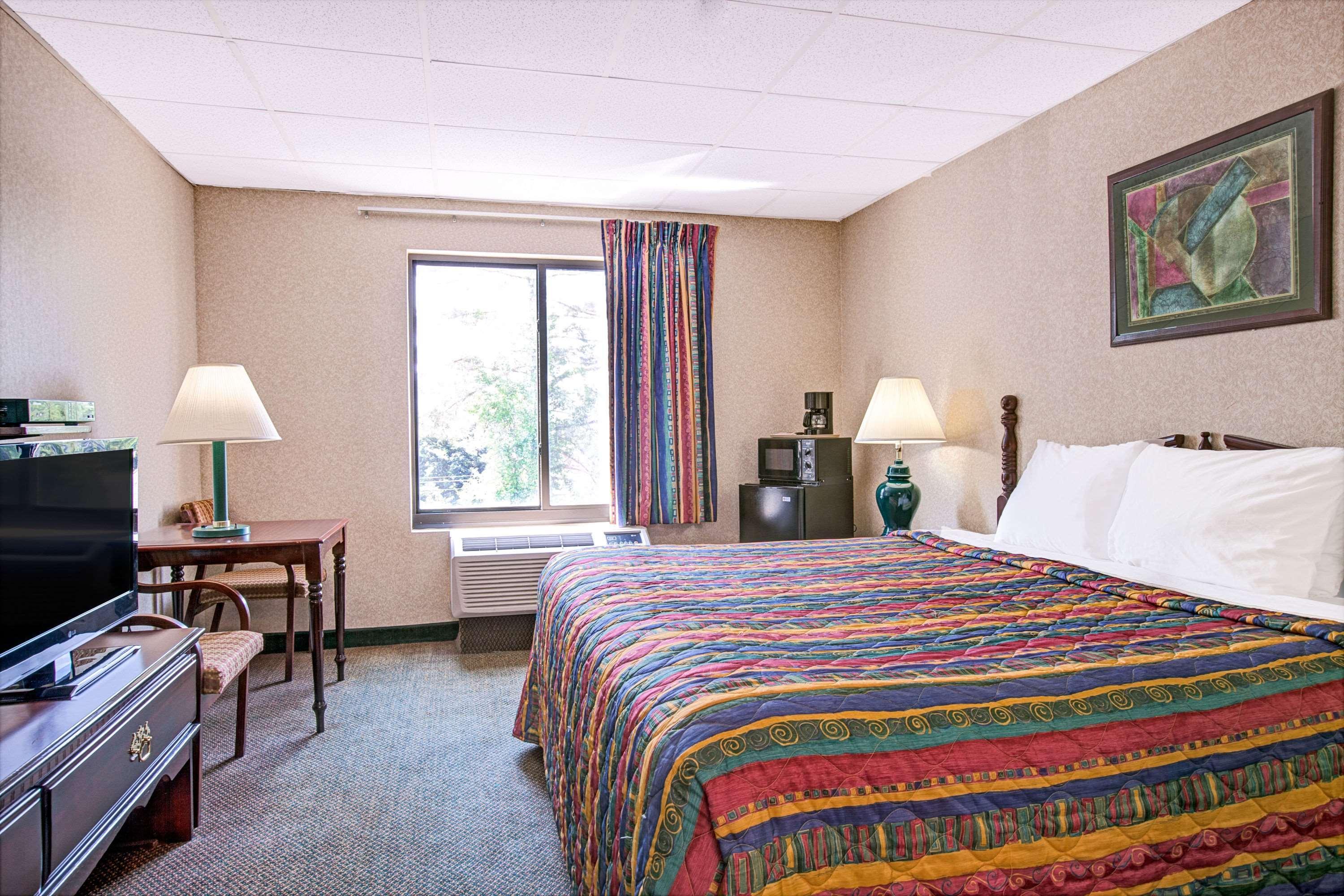 Days Inn By Wyndham Parsippany Extérieur photo