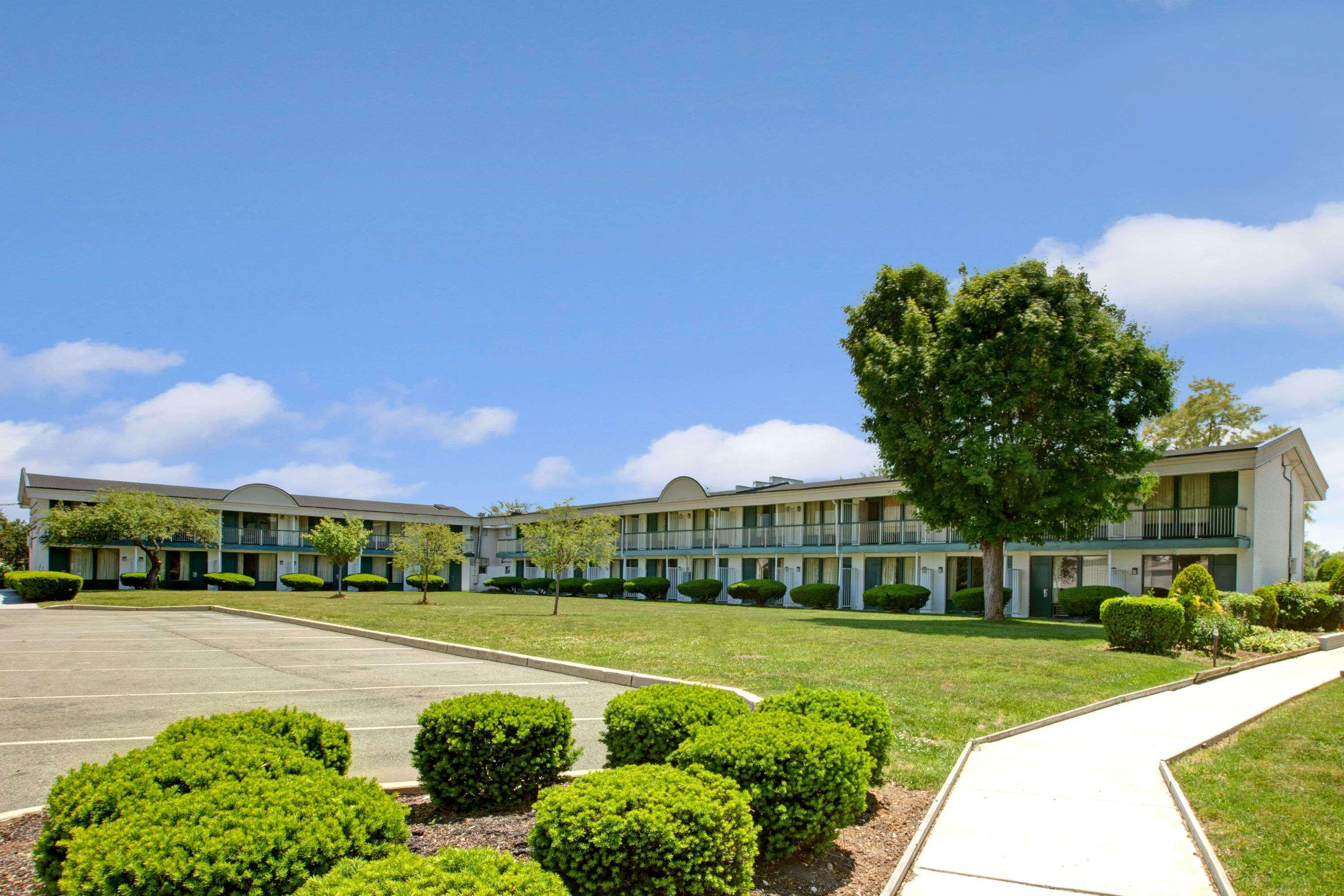 Days Inn By Wyndham Parsippany Extérieur photo