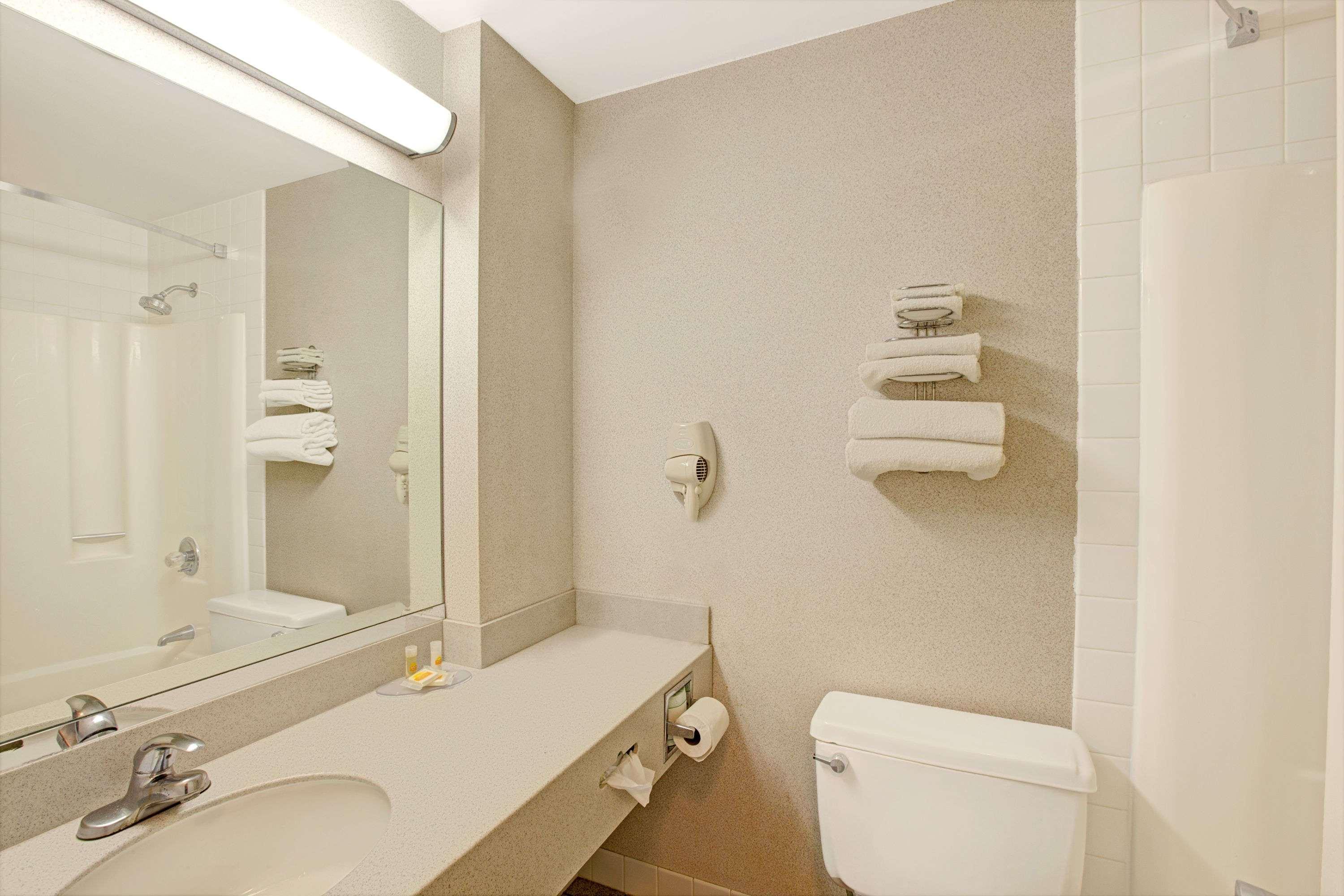 Days Inn By Wyndham Parsippany Extérieur photo