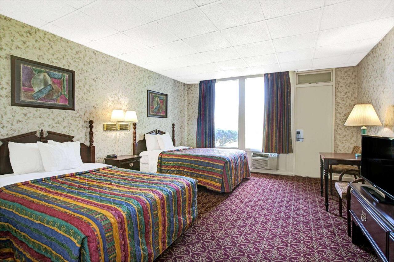 Days Inn By Wyndham Parsippany Extérieur photo